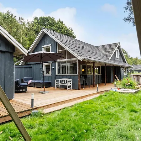 Casa de Férias Awesome Home In Hovborg With Wifi *